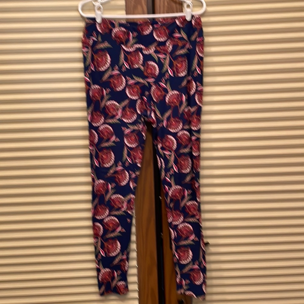 LuLaRoe tall and curvy leggings